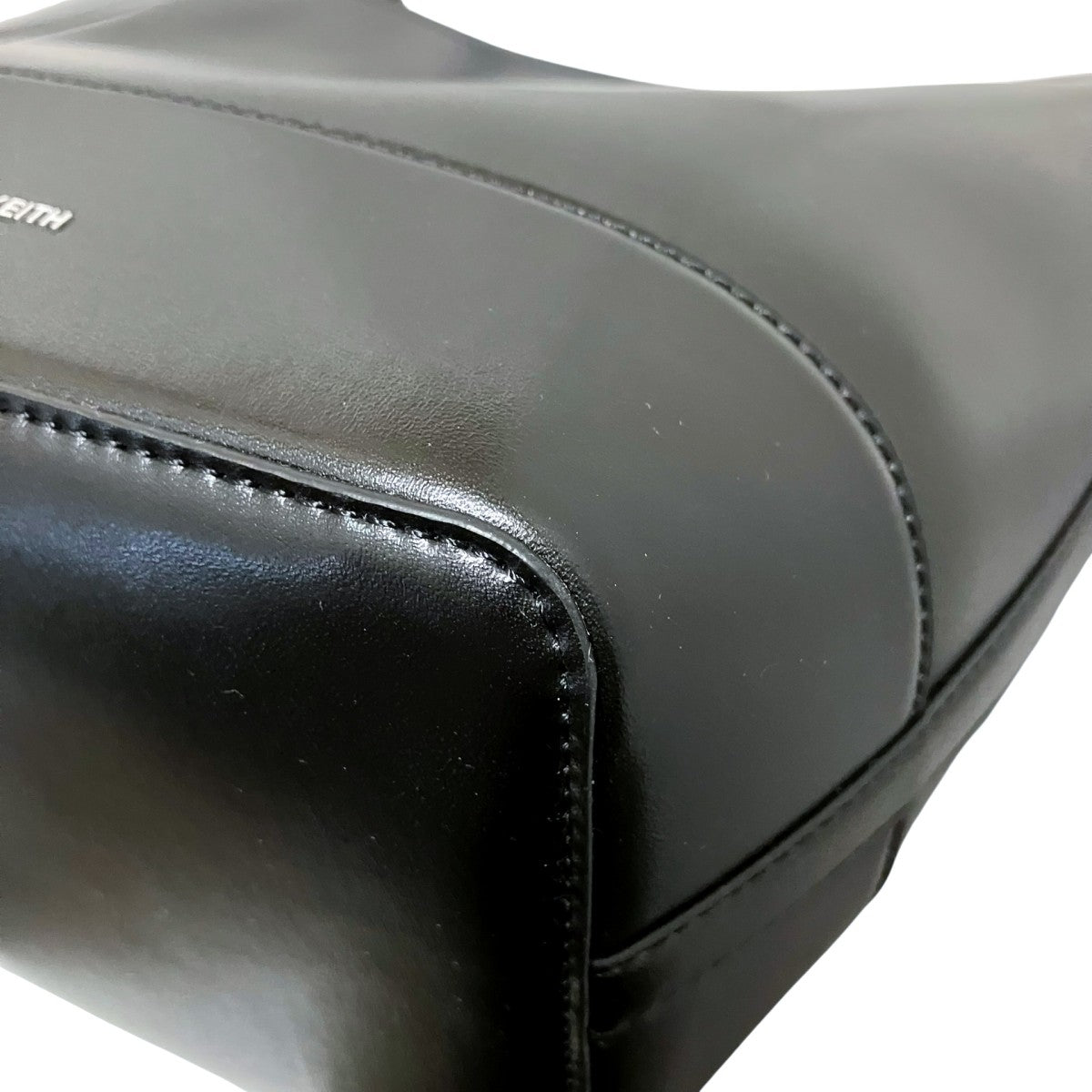 CHARLES ＆ KEITH イロンゲイティッドバケツバッグポーチ付きトートバッグ10671729 Enola 古着・中古-4枚目のアイテム画像