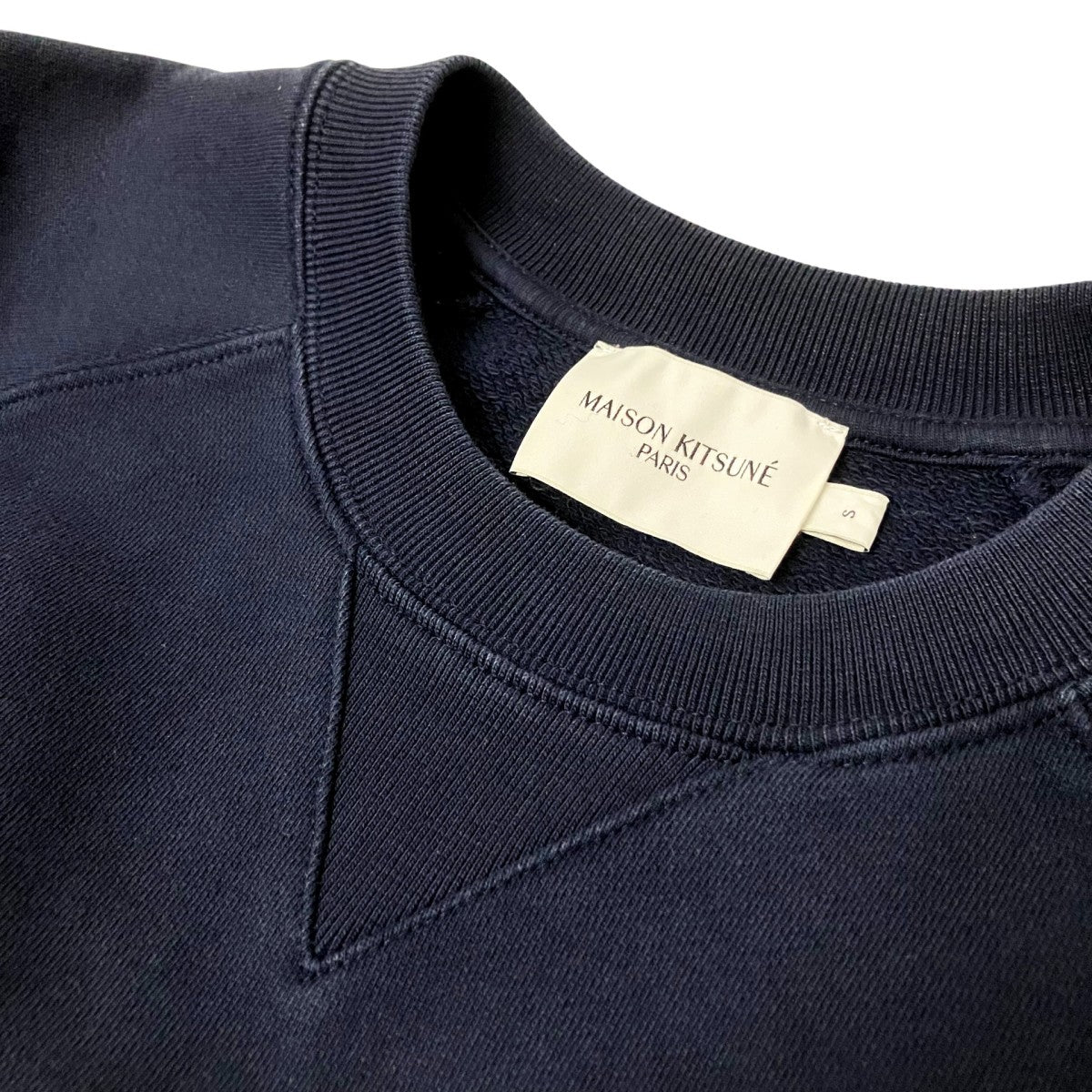 MAISON KITSUNE PARISIEN CLASSIC SWEATSHIRTラグランスウェットAM00301KM0001 古着・中古-3枚目のアイテム画像