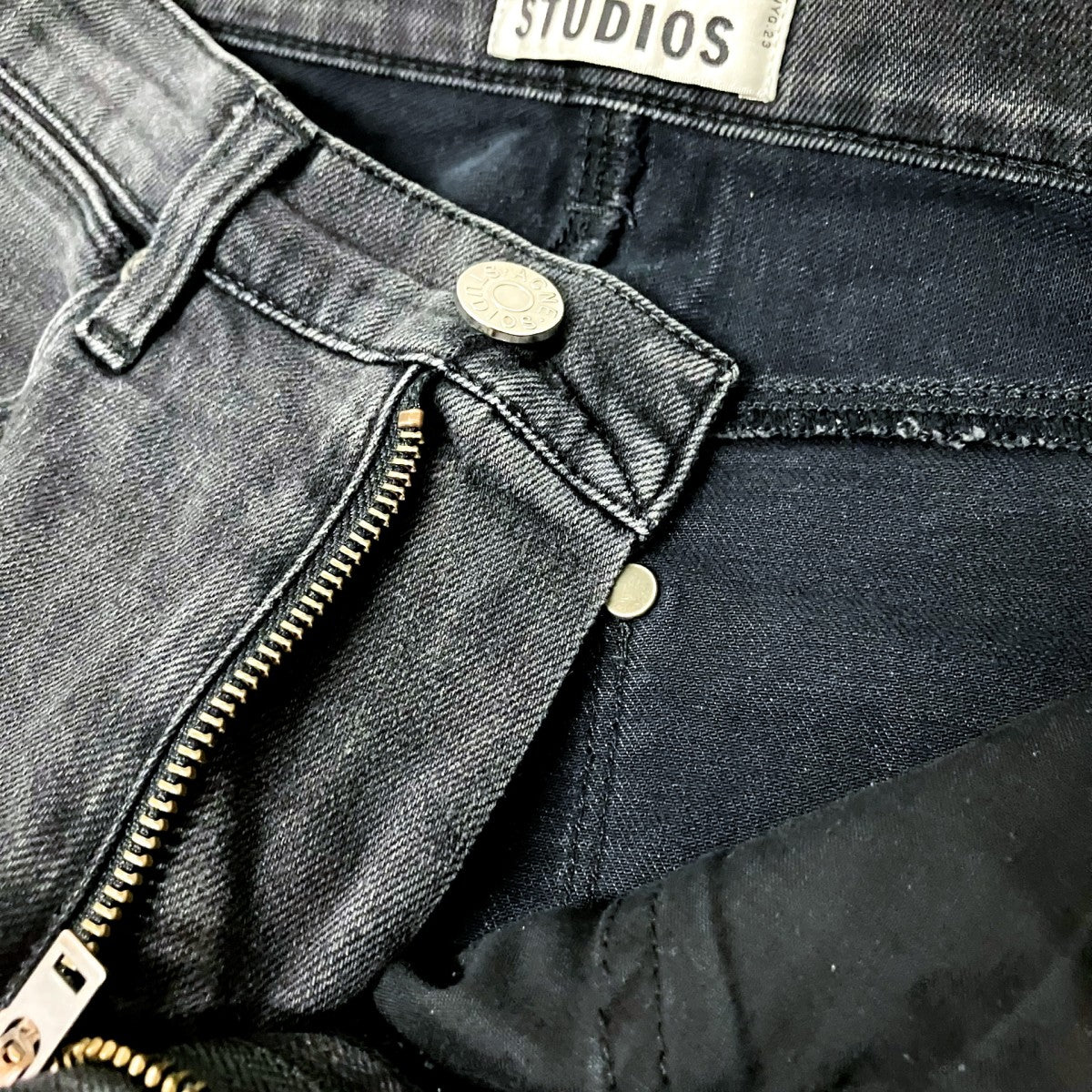 ACNE STUDIOS デニムパンツMAX CASH 古着・中古-4枚目のアイテム画像