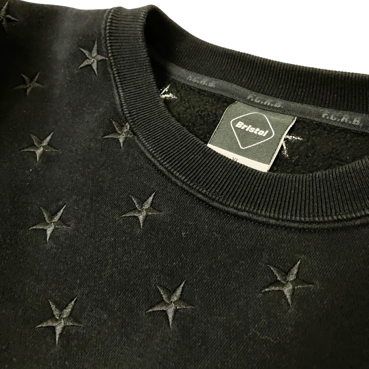 F．C．R．B． ALL OVER STAR CREWNECK SWEATプルオーバーパーカーFCRB 242089 古着・中古-3枚目のアイテム画像