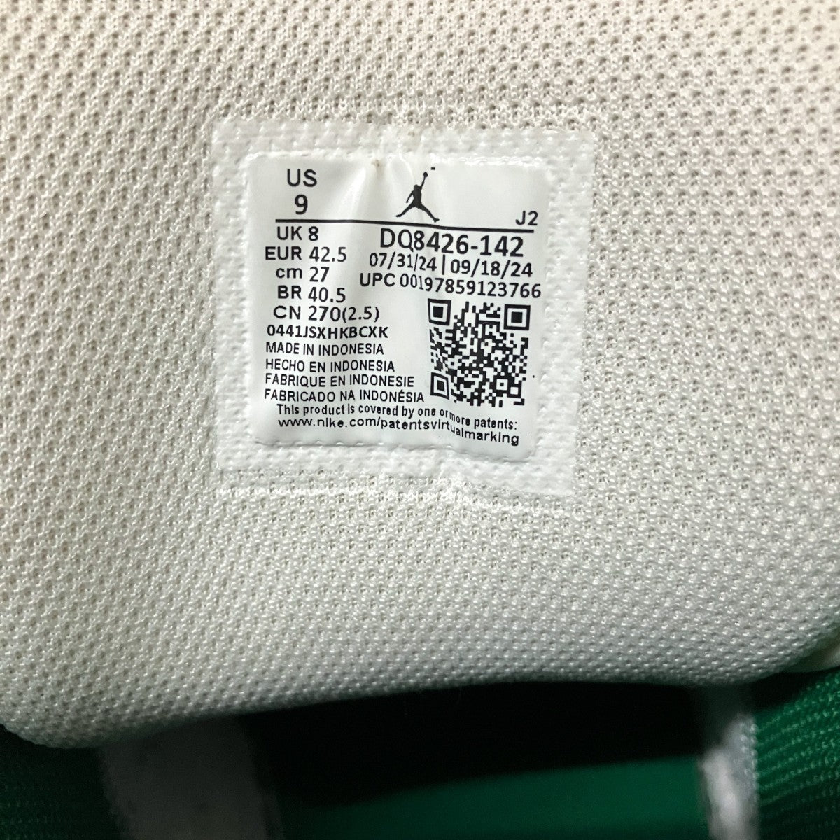 AIR JORDAN 1 MIDハイカットスニーカーDQ8426 142