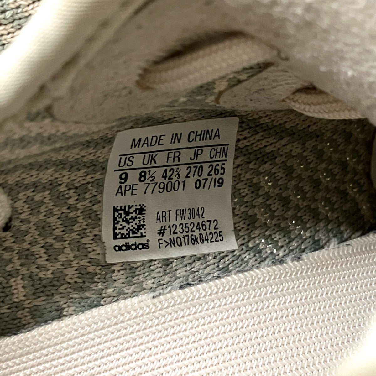 YEEZY BOOST 350 V2スニーカーFW3042