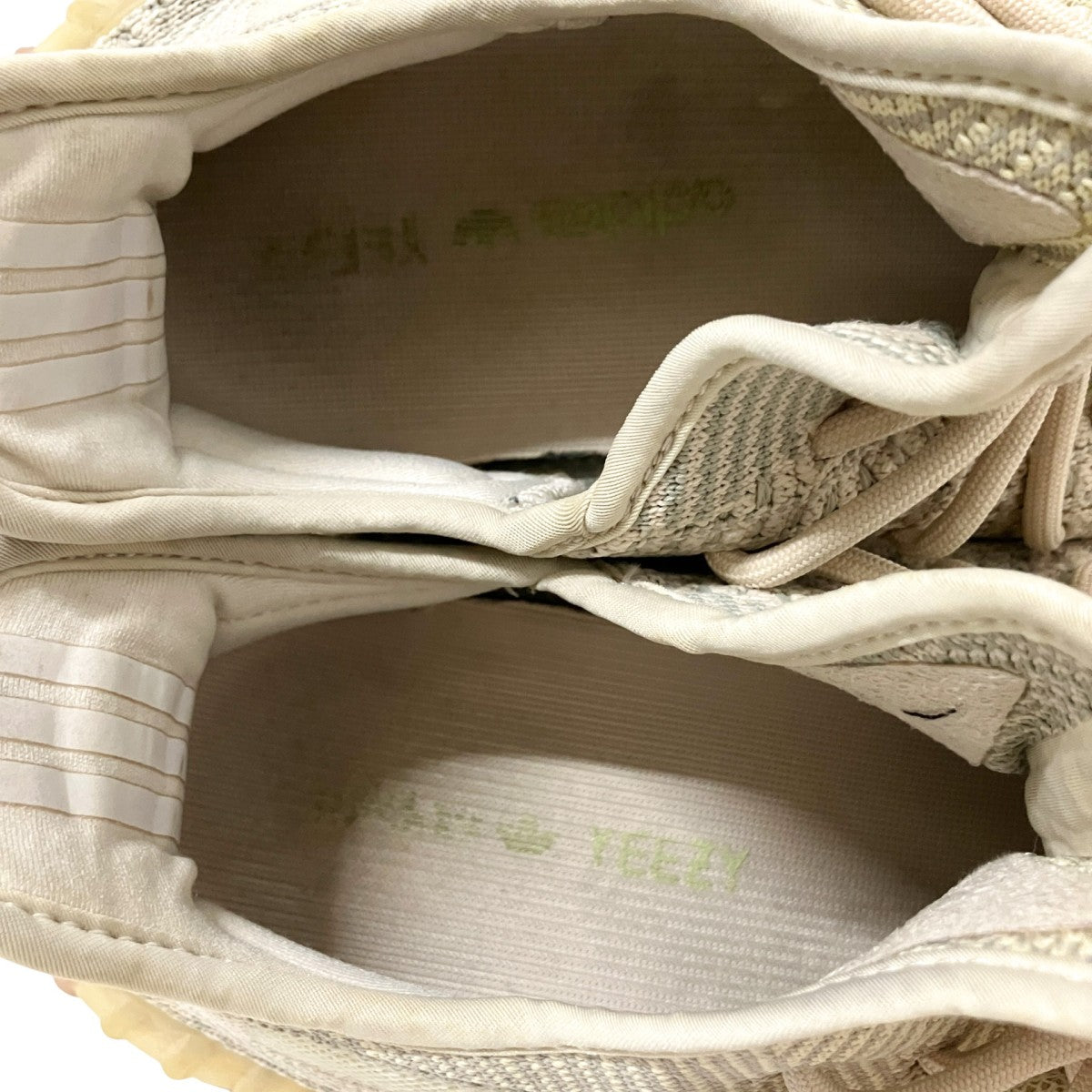 YEEZY BOOST 350 V2スニーカーFW3042