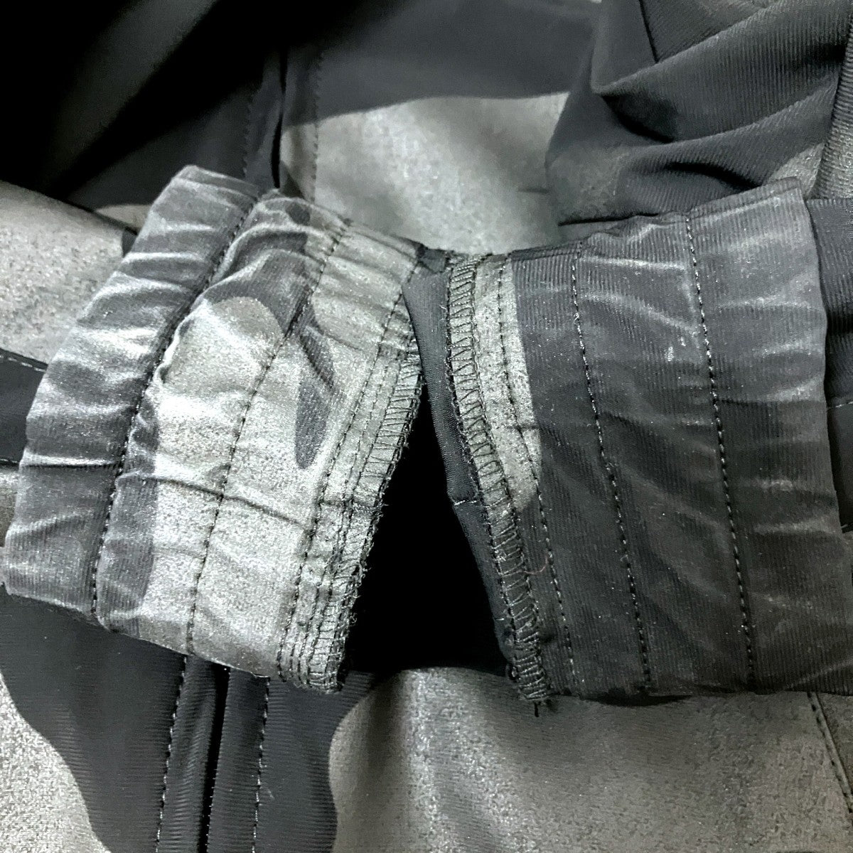 フーデットジャケット