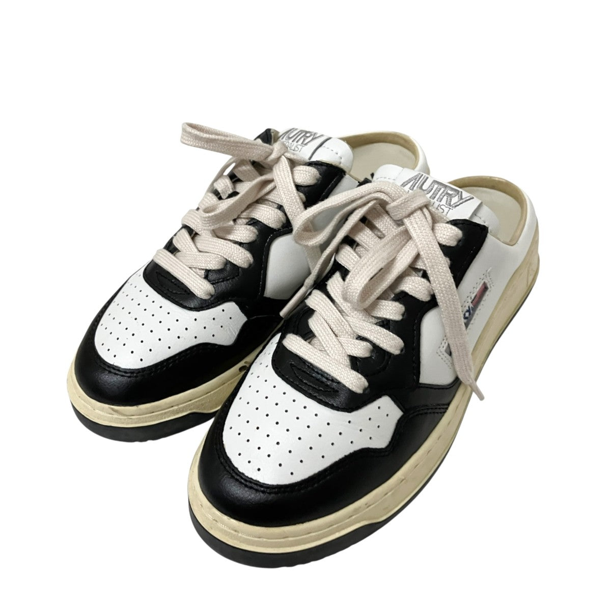 Perforated Toe Lace-Up Mulesミュールスニーカー