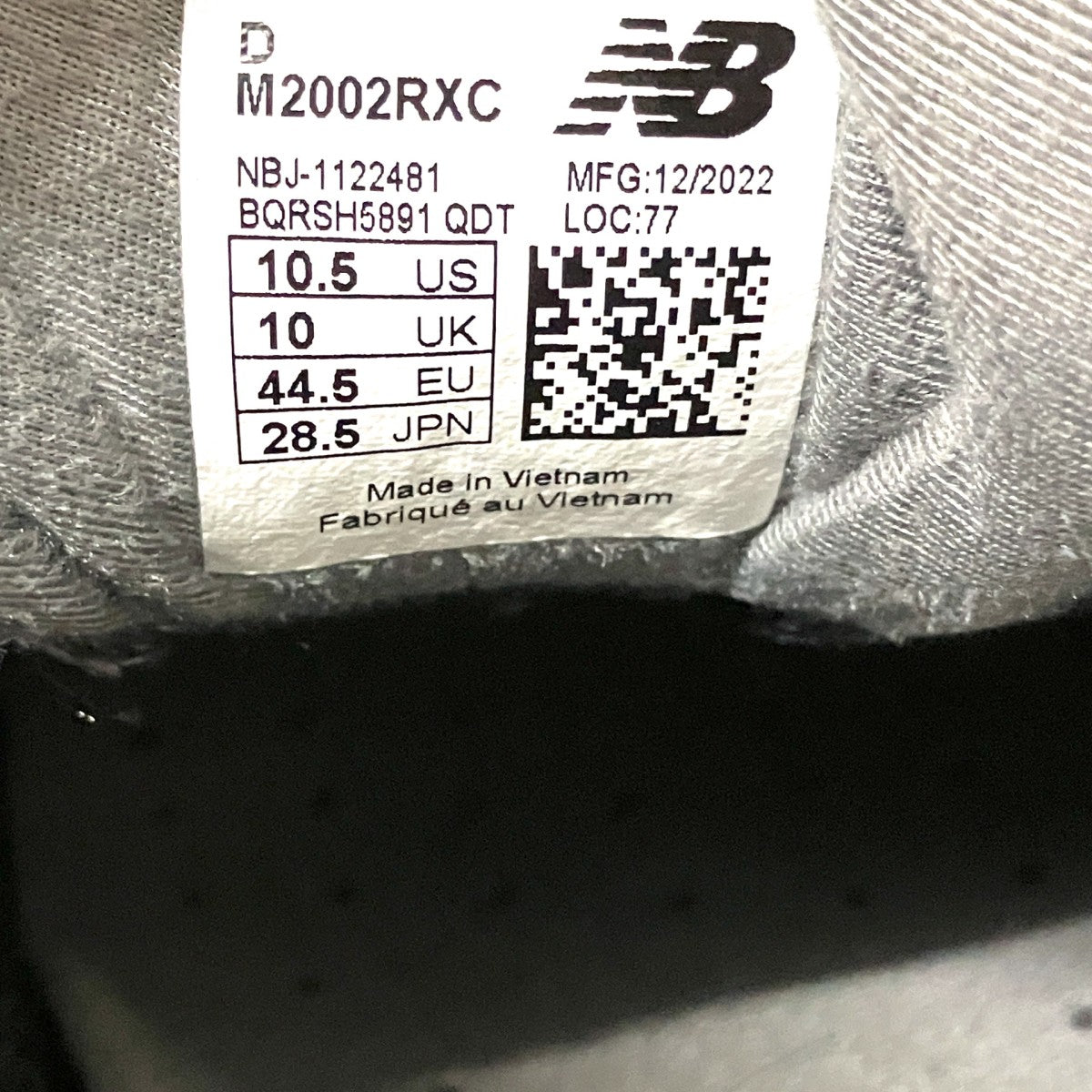 ローカットスニーカーM2002RXC