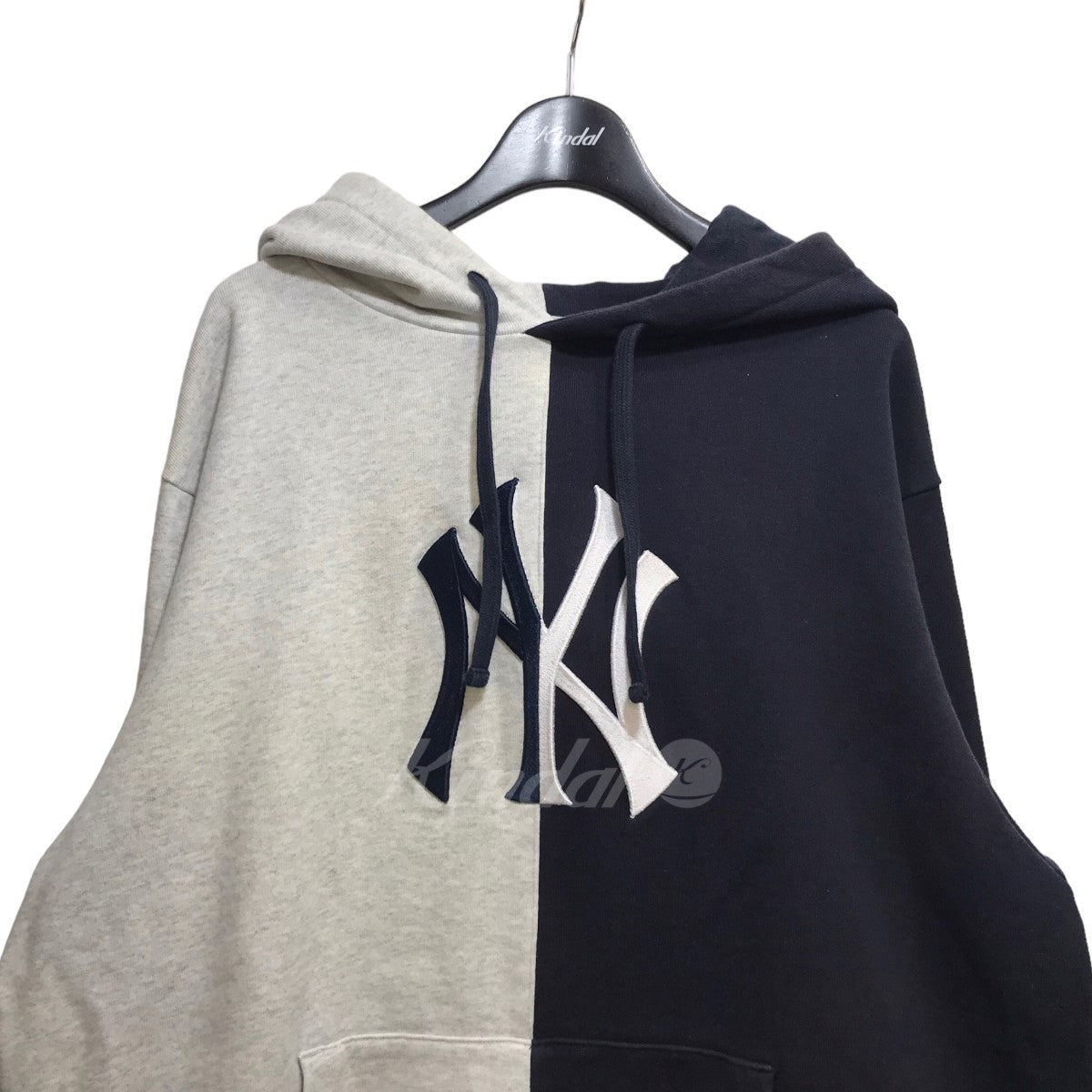 「New York Yankees Split Hoodie」スプリットフーディー