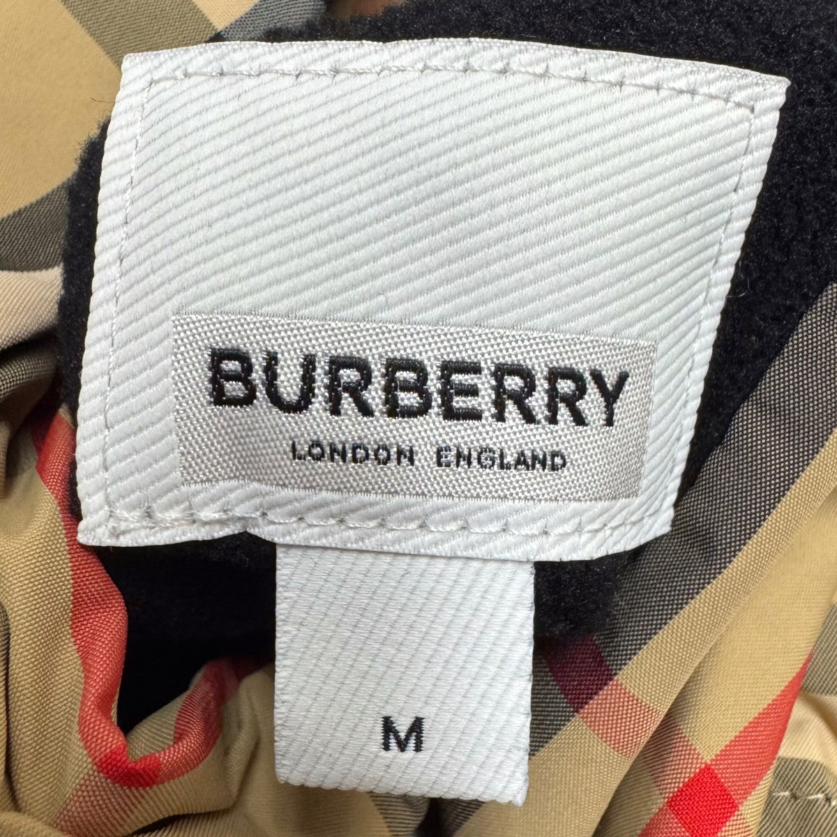 バーバリーのリバーシブルチェックダウンジャケットです。 BURBERRY 古着・中古 アウター アイテム