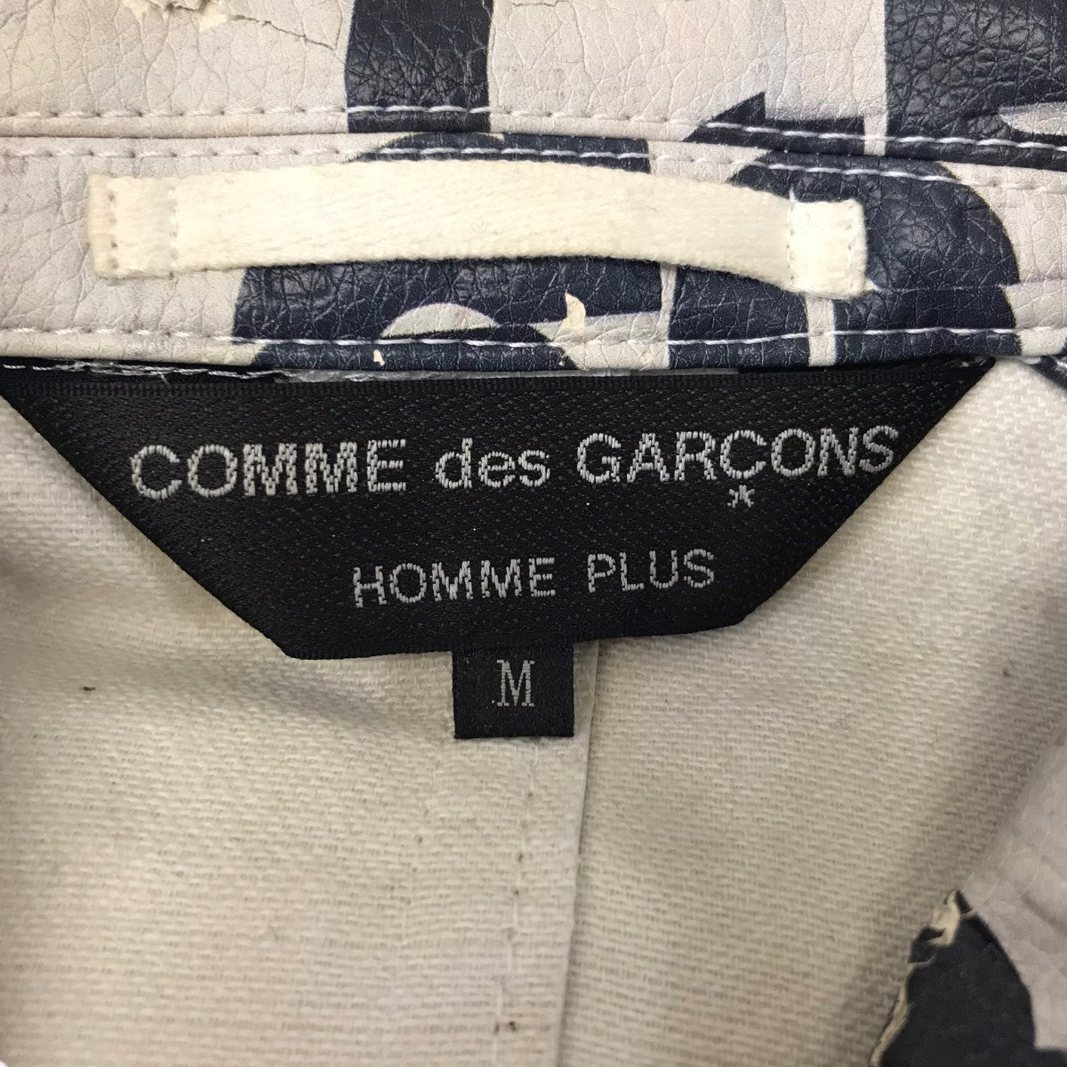 COMME des GARCONS HOMME PLUS(コムデギャルソンオムプリュス) 18AWアシンメトリー捻じれ総柄ジャケットPB-J054-051  PB-J054-051 ホワイト サイズ 1｜【公式】カインドオルオンライン ブランド古着・中古通販【kindal】