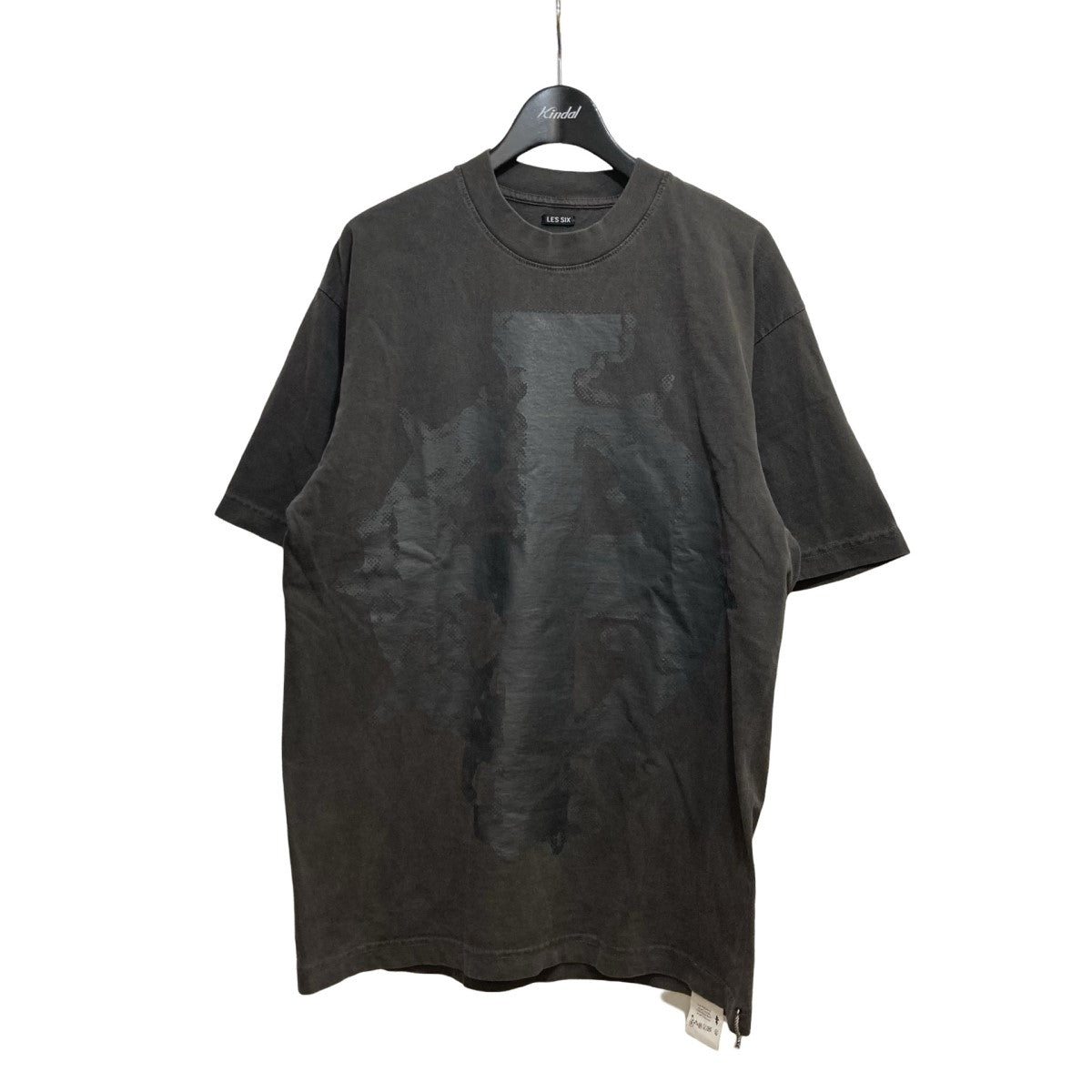 トップス LES SIX faith tee LES SIX レシス faith tee フロントプリントコットンTシャツ