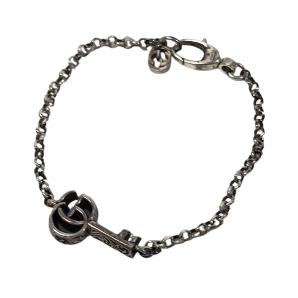 GUCCI グッチ ダブルG キーモチーフブレスレット GUCCI(グッチ) ダブルGキーチャームブレスレット シルバー｜【公式