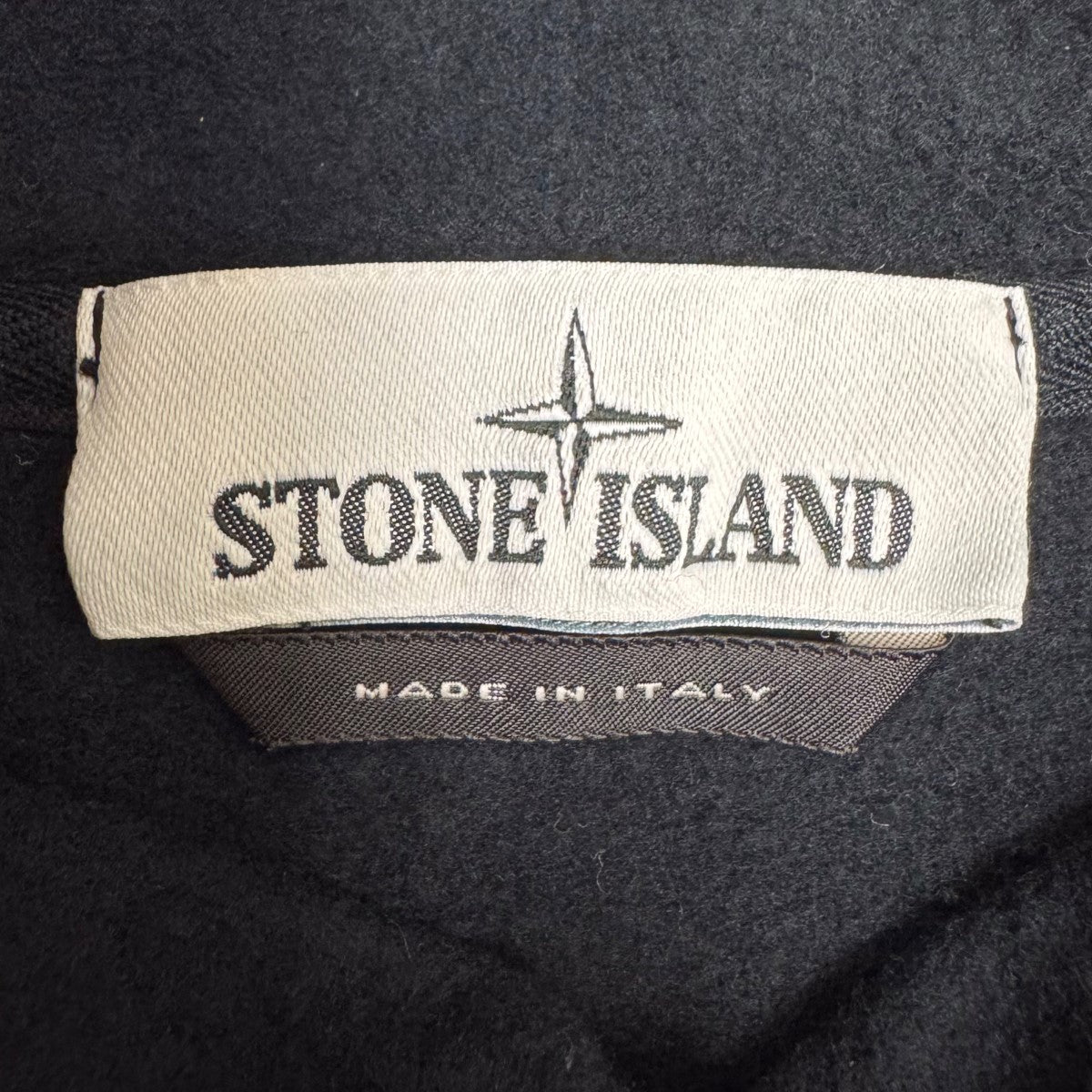 ストーンアイランドのパッチ付きフーディです。 STONE ISLAND 古着・中古 トップス アイテム