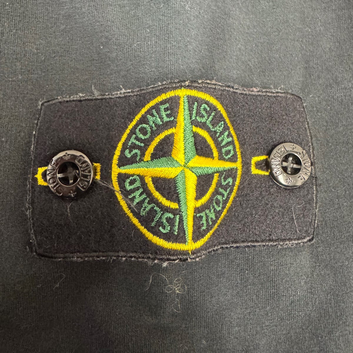 ストーンアイランドのパッチ付きフーディです。 STONE ISLAND 古着・中古 トップス アイテム