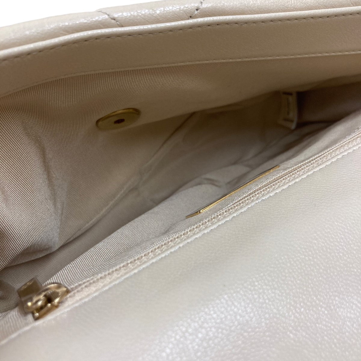 CHANEL(シャネル) シャネル19 チェーンバッグ 30062726 クリーム