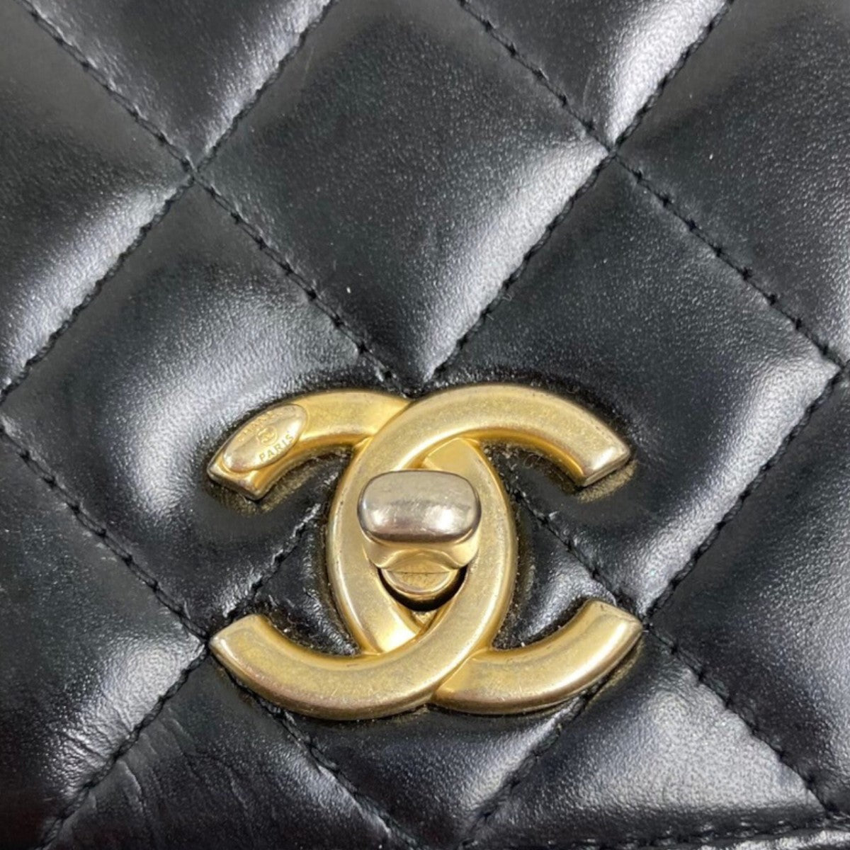 シャネル マトラッセ ミニ メッセンジャー カーフ バッグ CHANEL(シャネル) ミニメッセンジャーバッグ /ミニマトラッセ