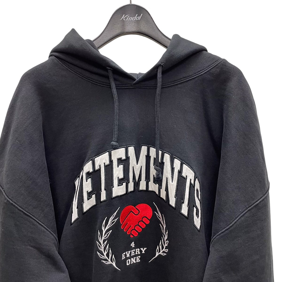 VETEMENTS(ヴェトモン) プルオーバーパーカーUA53HD420B