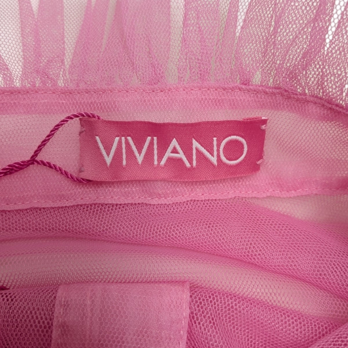 VIVIANO（ヴィヴィアーノ）の「VIVIANO × Firsthand/ヴィヴィアーノ 別注Gatehered Tulle T-shirt /  ギャザーチュール半袖Tシャツ（Tシャツ/カットソー）」 - WEAR