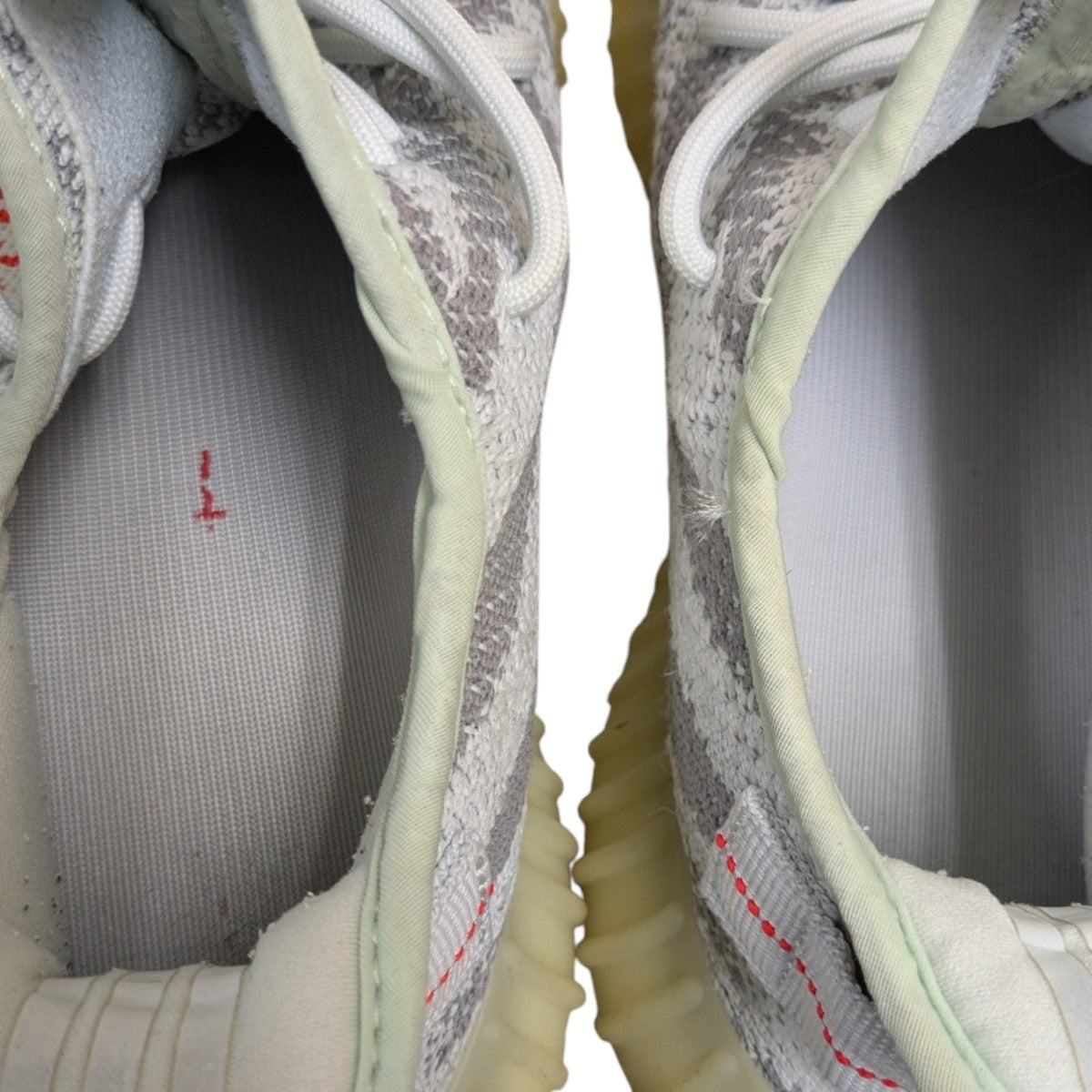 YEEZY BOST 350 V2ローカットスニーカーB37571