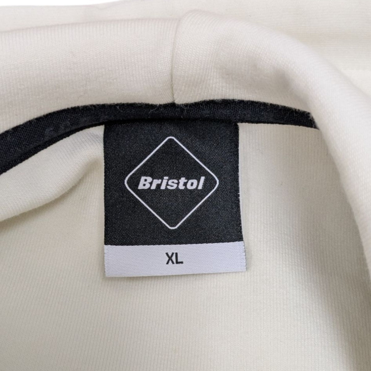 F．C．R．B．(エフシーアールビー) TECH SWEAT TRAINING HOODIEロゴ  