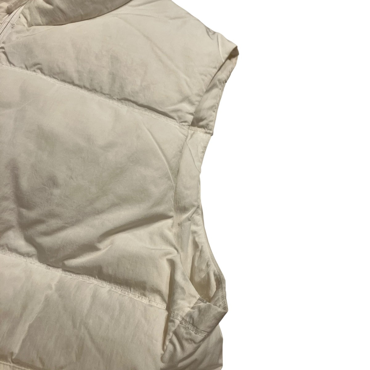 COS(コス) ダウンベスト203257 203257 ホワイト サイズ XL｜【公式