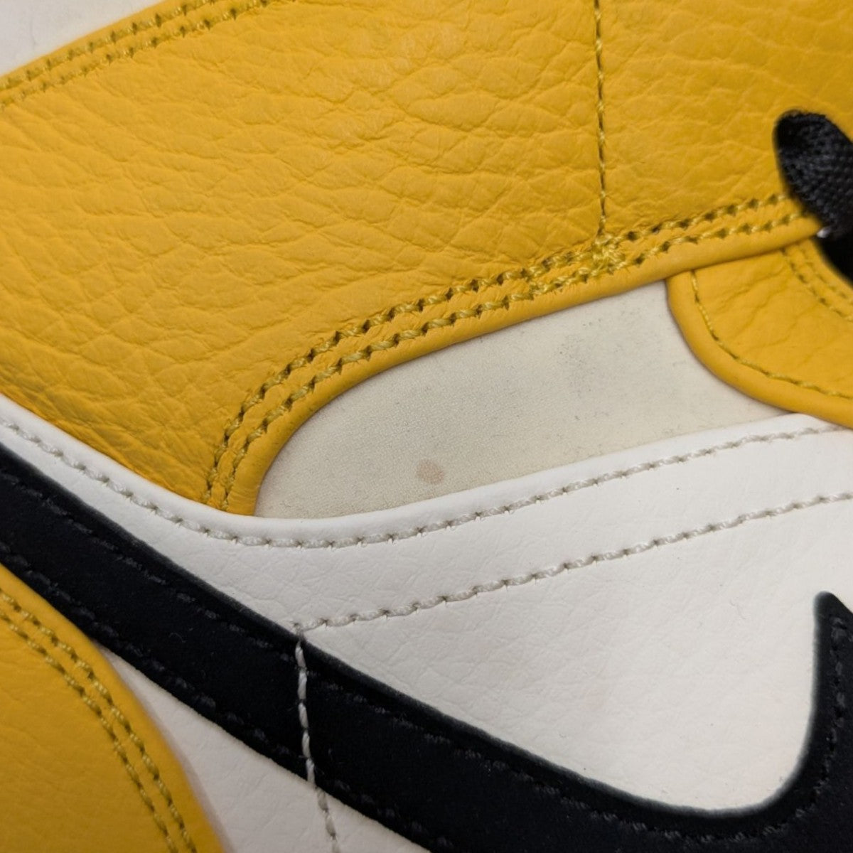 Air Jordan 1 Mid SE LAKERSハイカットスニーカー