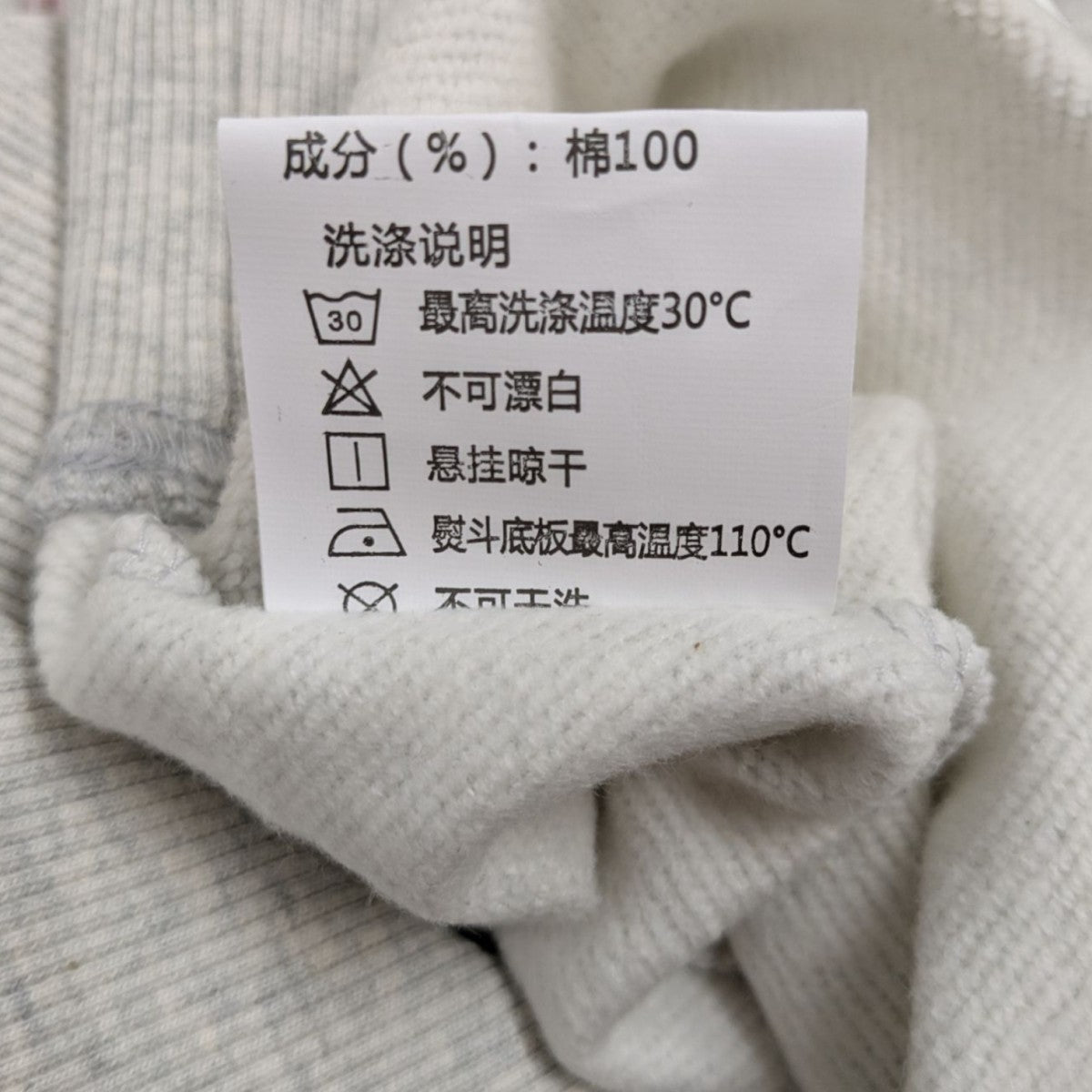 胸刺繍パーカー