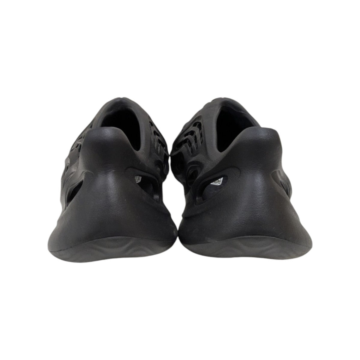 YEEZY FOAM RUNNER ブラック イージーフォームランナー YZY YZY FOAM RUNNER シリーズより新色「Onyx」が発売！2022年6月8日