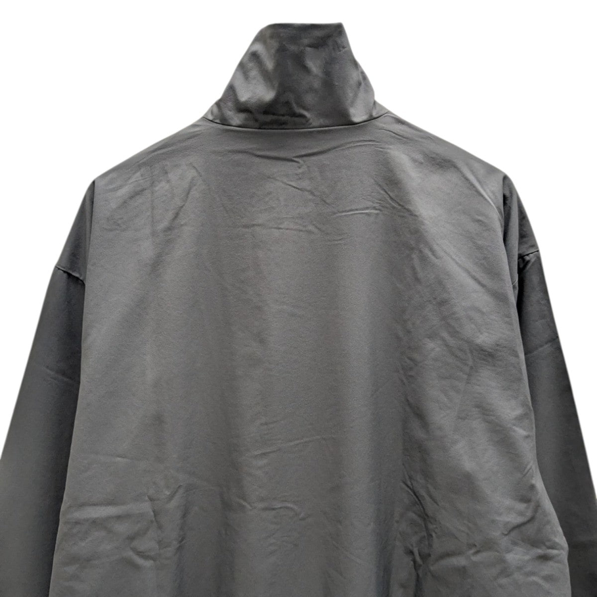 adilenium シーズン1 オーバーサイズトラックジャケット　グレー adidas（アディダス）の「Adilenium オーバーサイズ トラックトップ