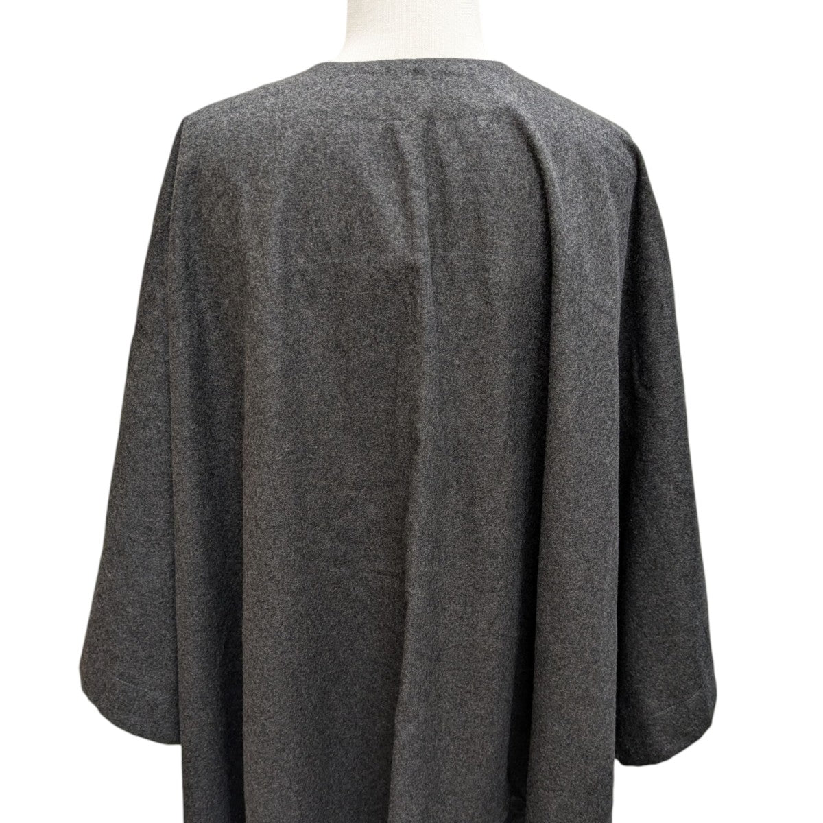 HERMES(エルメス) カシミヤシルクケープ グレー｜【公式】カインドオル