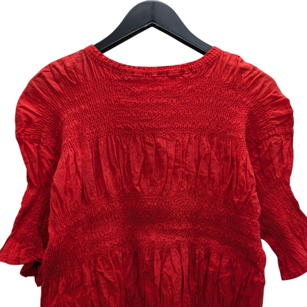 me ISSEY MIYAKE　プリーツトップス　レッド me ISSEY MIYAKE(ミーイッセイミヤケ) SHRINK STRIPEカットソー