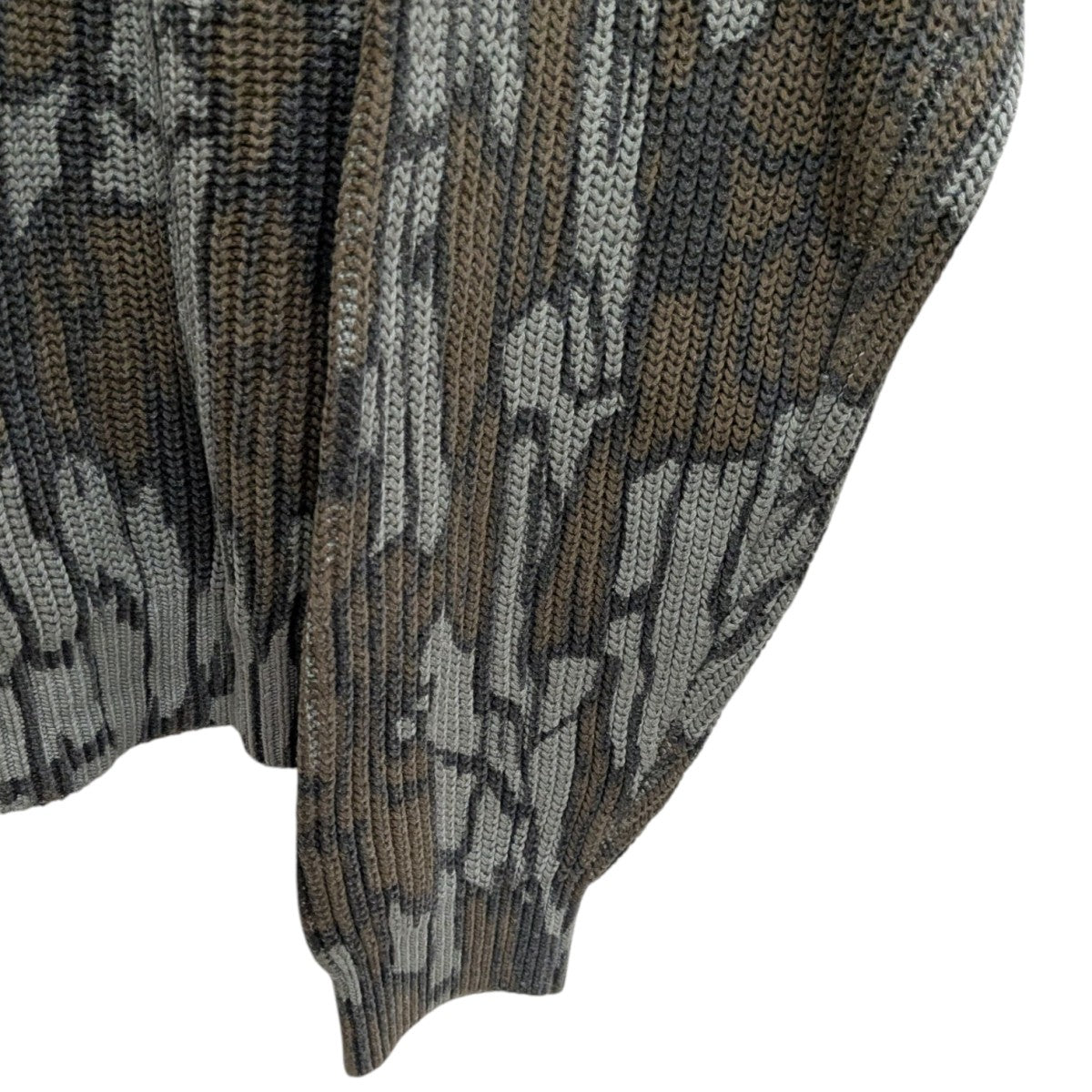 Supreme(シュプリーム) 25SSOld English Printed Sweater
