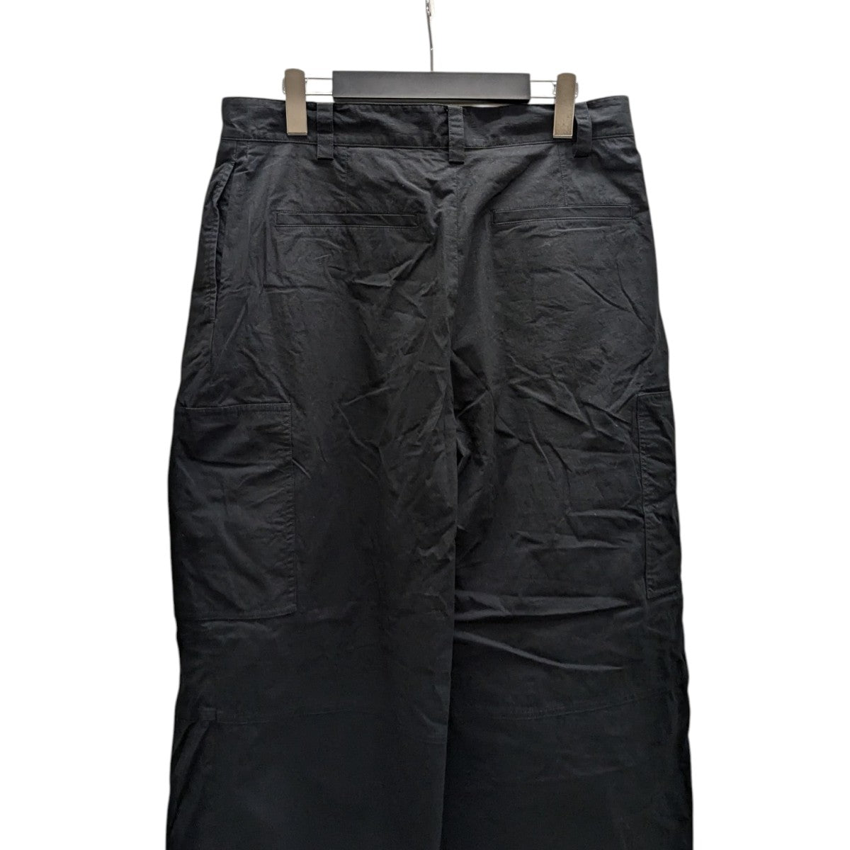 COS ユーティリティバレルレッグカーゴパンツ ブラック COS(コス) ユーティリティバレルレッグカーゴパンツ ブラック
