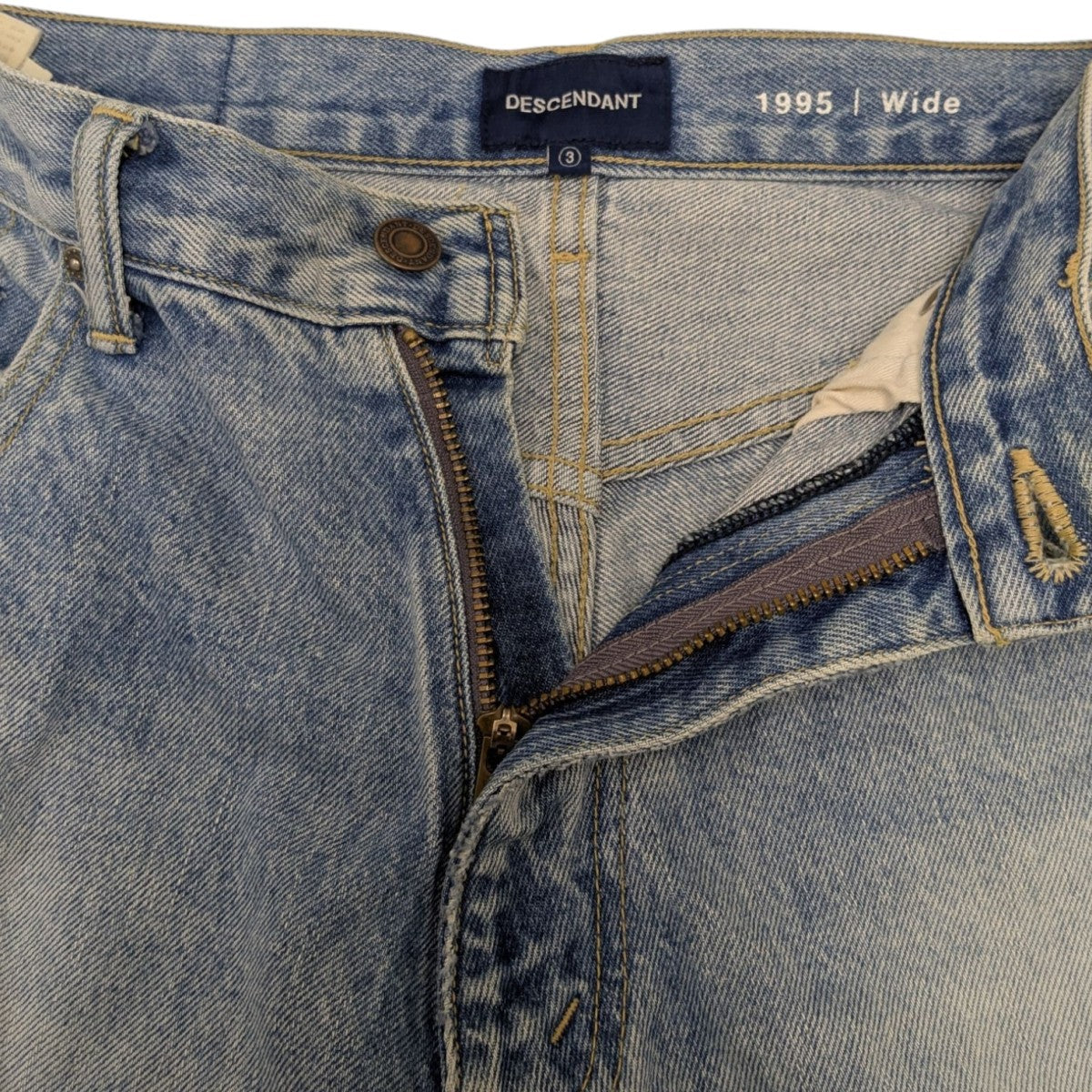 DESCENDANT 1995 Wide デニムパンツ DESCENDANT(ディセンダント) 1995 WIDEウォッシュ加工ワイド