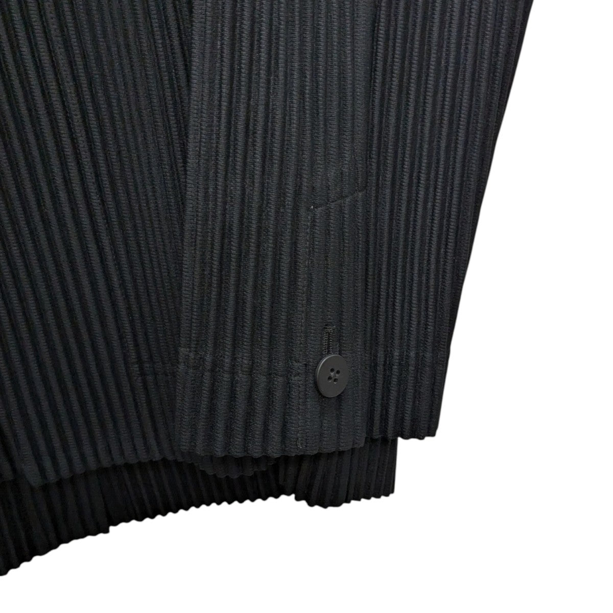ISSEY MIYAKE プリーツ　ノーカラージャケット 黒色 ISSEY MIYAKE（ノーカラージャケット）のフリマアイテム一覧