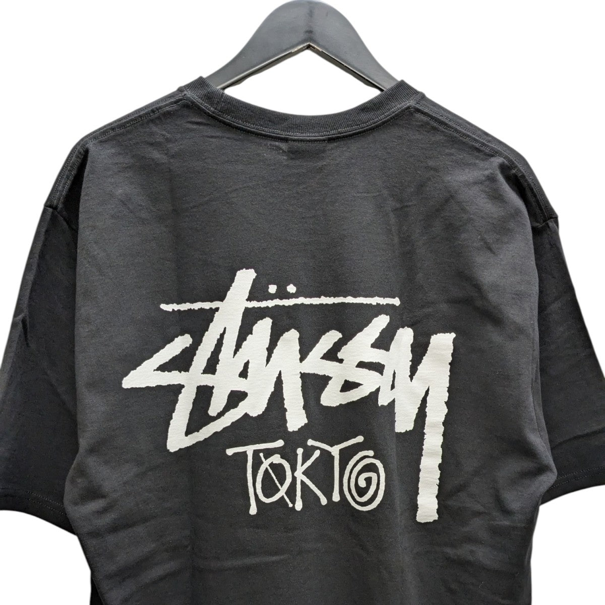 stussy(ステューシー) STOCK TOKYO SS25 TEE プリントTシャツ