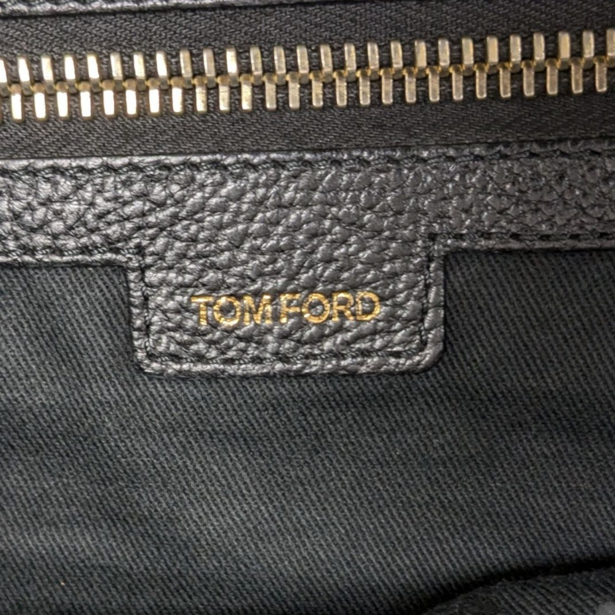 TOM FORD ペブル加工レザー ショルダーバッグ 国内発*TOM FORD ペブル加工レザー クロスボディバッグ (TOM