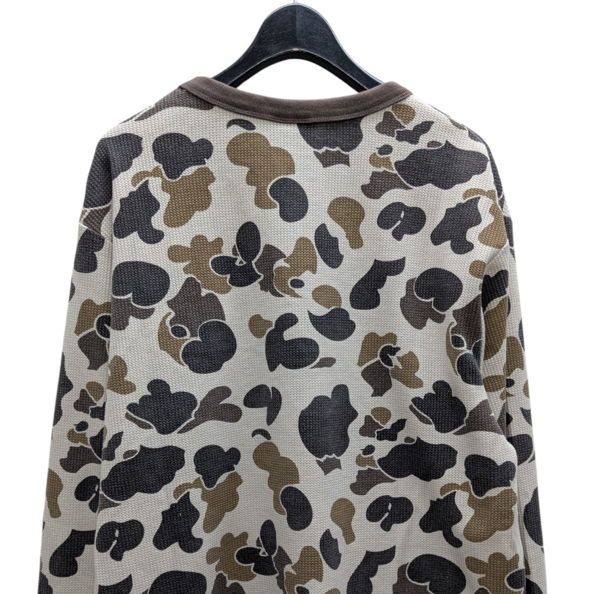 HUF SHRADER CAMO L S THERMAL -DUCK CAMO カモ柄ロゴ刺しゅうサーマル長袖カットソ 古着・中古-4枚目のアイテム画像