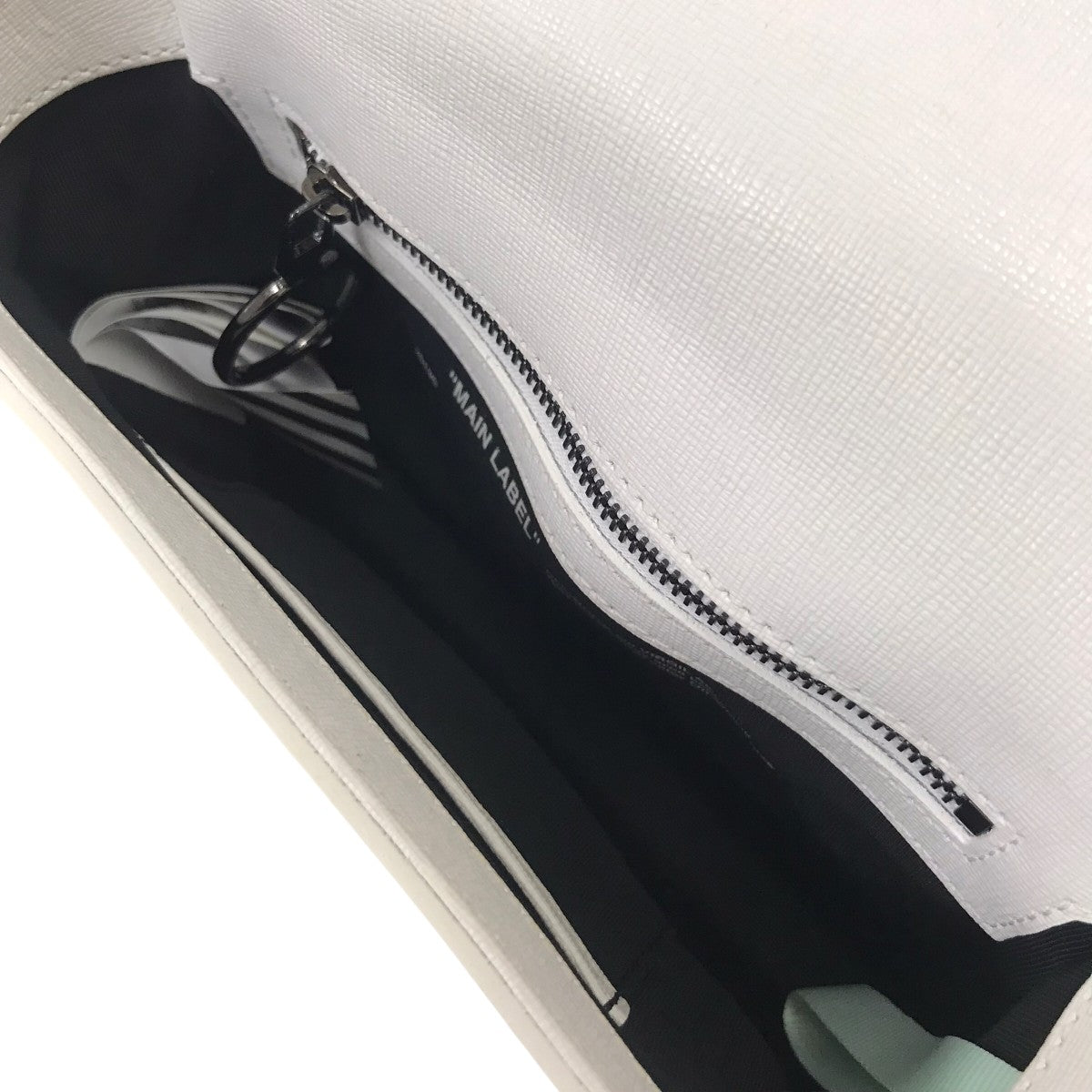 OFFWHITE(オフホワイト) ショルダーバッグ／ロゴベルト付き ショルダー