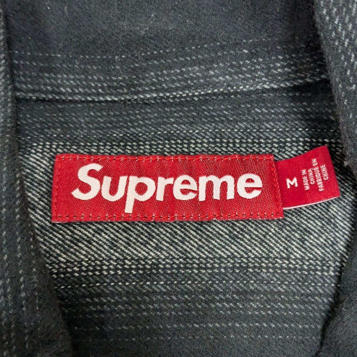 シュプリーム　コットンジャケット　サイズＬ　グレーストライプ　胸ロゴ入り Supreme(シュプリーム) 23FW STRIPE FLANNEL ZIP UP SHIRT