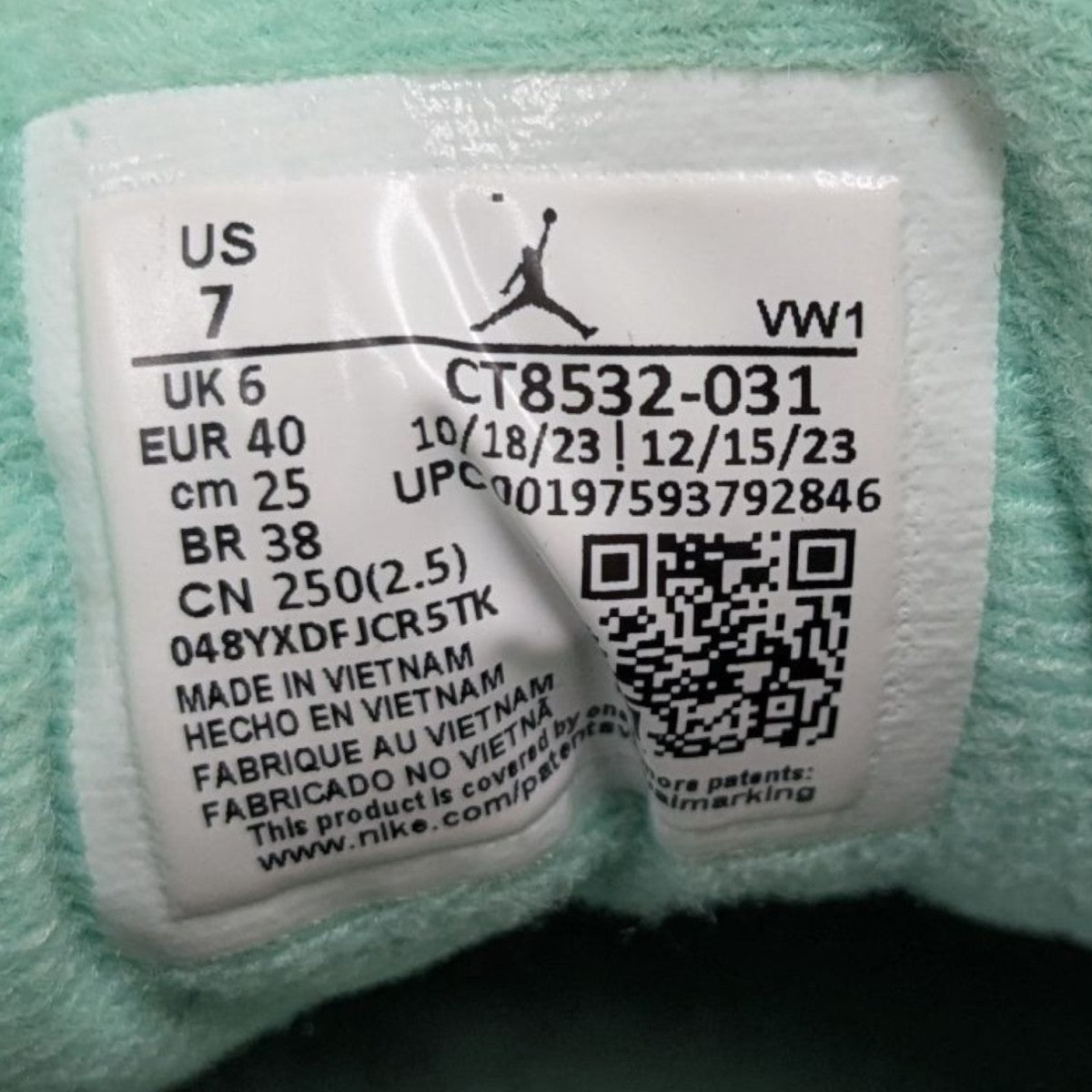 Air Jordan 3 Retro Green GlowローカットスニーカーCT8532-031