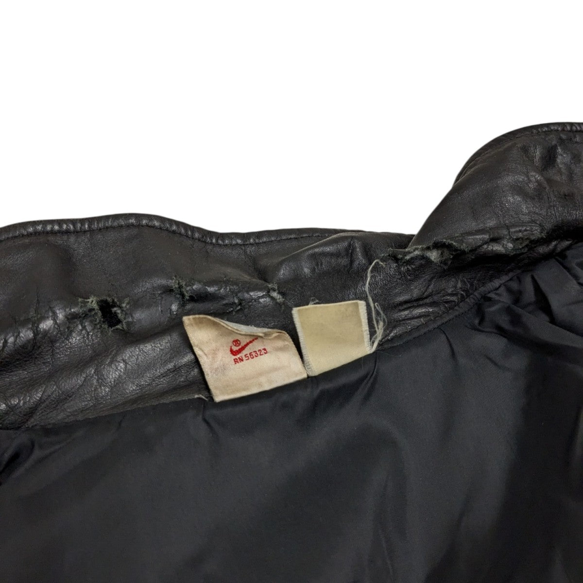 激レア美品 NIKE ヴィンテージ スタジャン Mレザー 旧タグ銀タグ最終値下げ 激レア美品 NIKE ヴィンテージ スタジャン Mレザー 旧タグ銀タグ最終値下げ