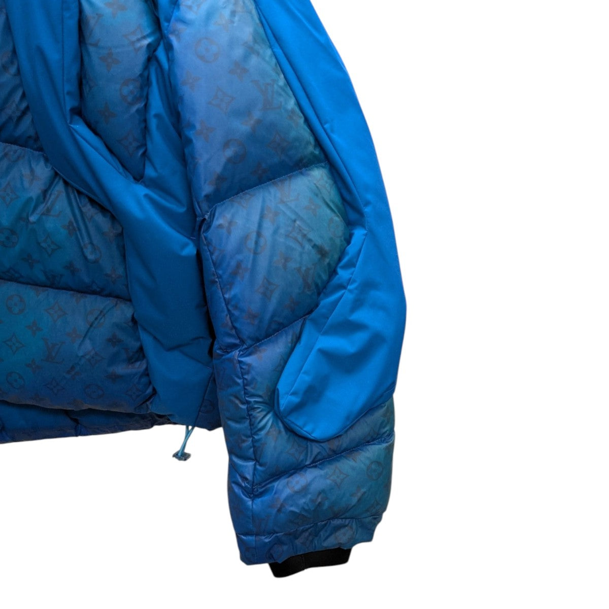 ルイヴィトン　ダウン　ジャケット　青　ブルー　キルティング　モノグラム LOUIS VUITTON ルイヴィトン ダウン アウター モノグラム
