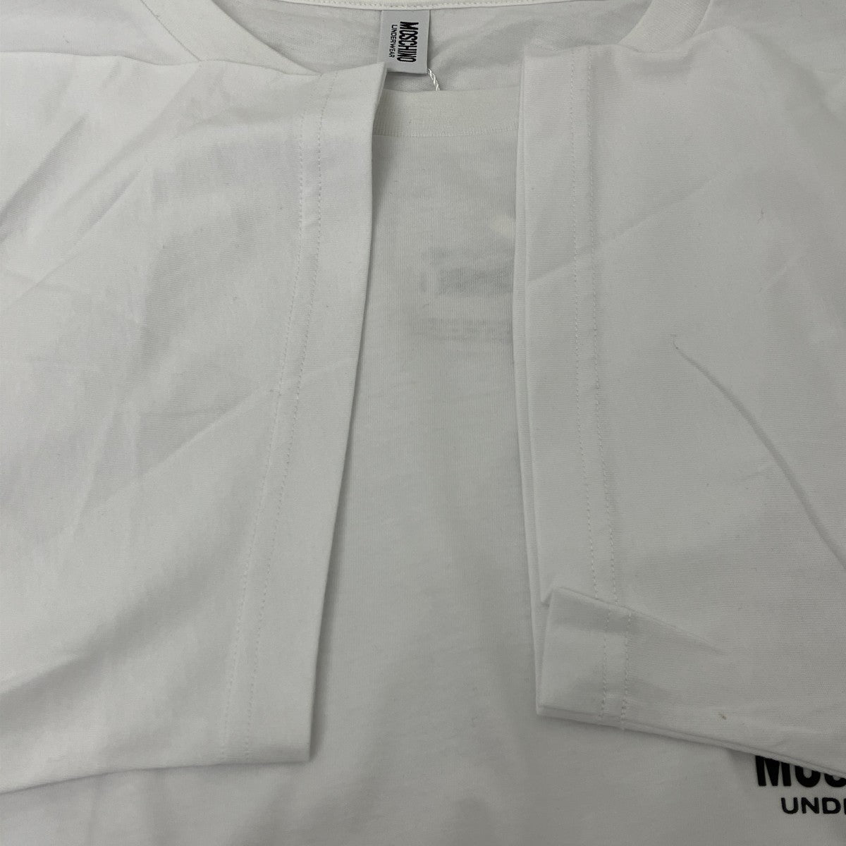 胸プリントTシャツ