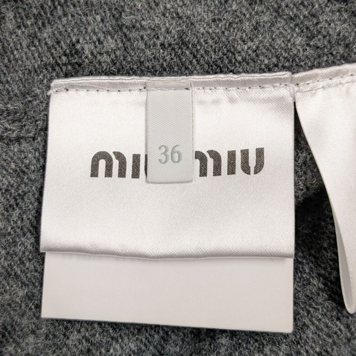MIU MIU グレー カーディガン フリル付き サイズ40 MIU MIU グレー カーディガン フリル付き サイズ40 MIU MIU ミュウ