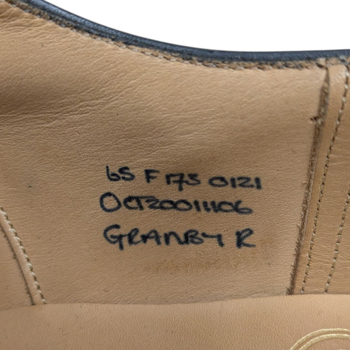 GRANBY パンチドキャップトゥレザーシューズ