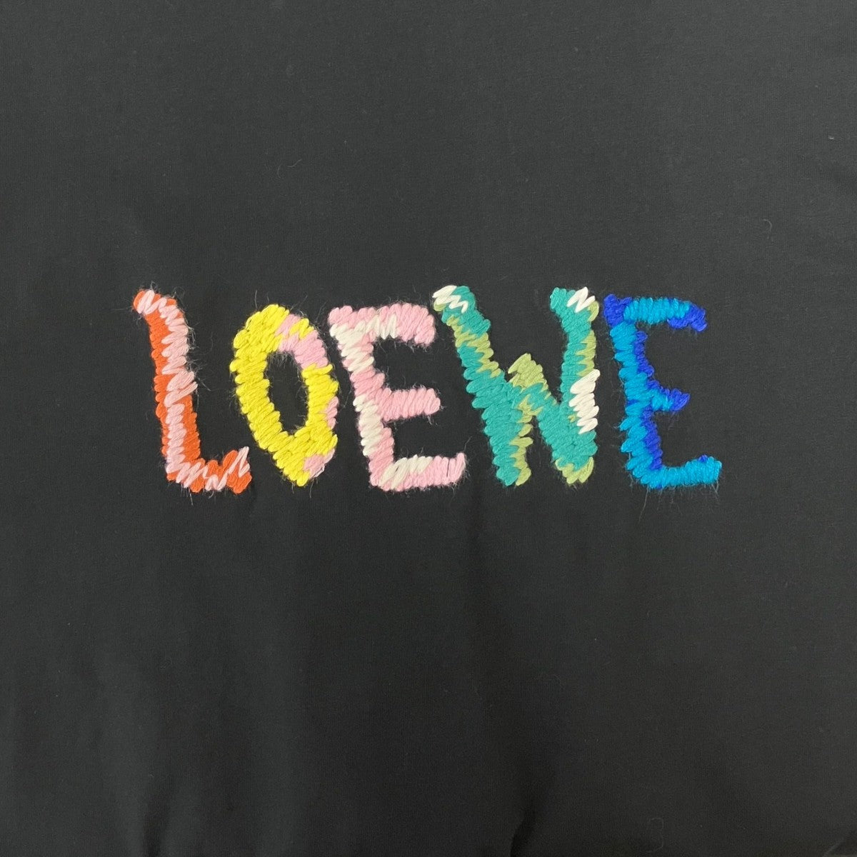 LOEWE(ロエベ) ロゴ刺繍Tシャツ H526Y22XBF ブラック サイズ L｜【公式