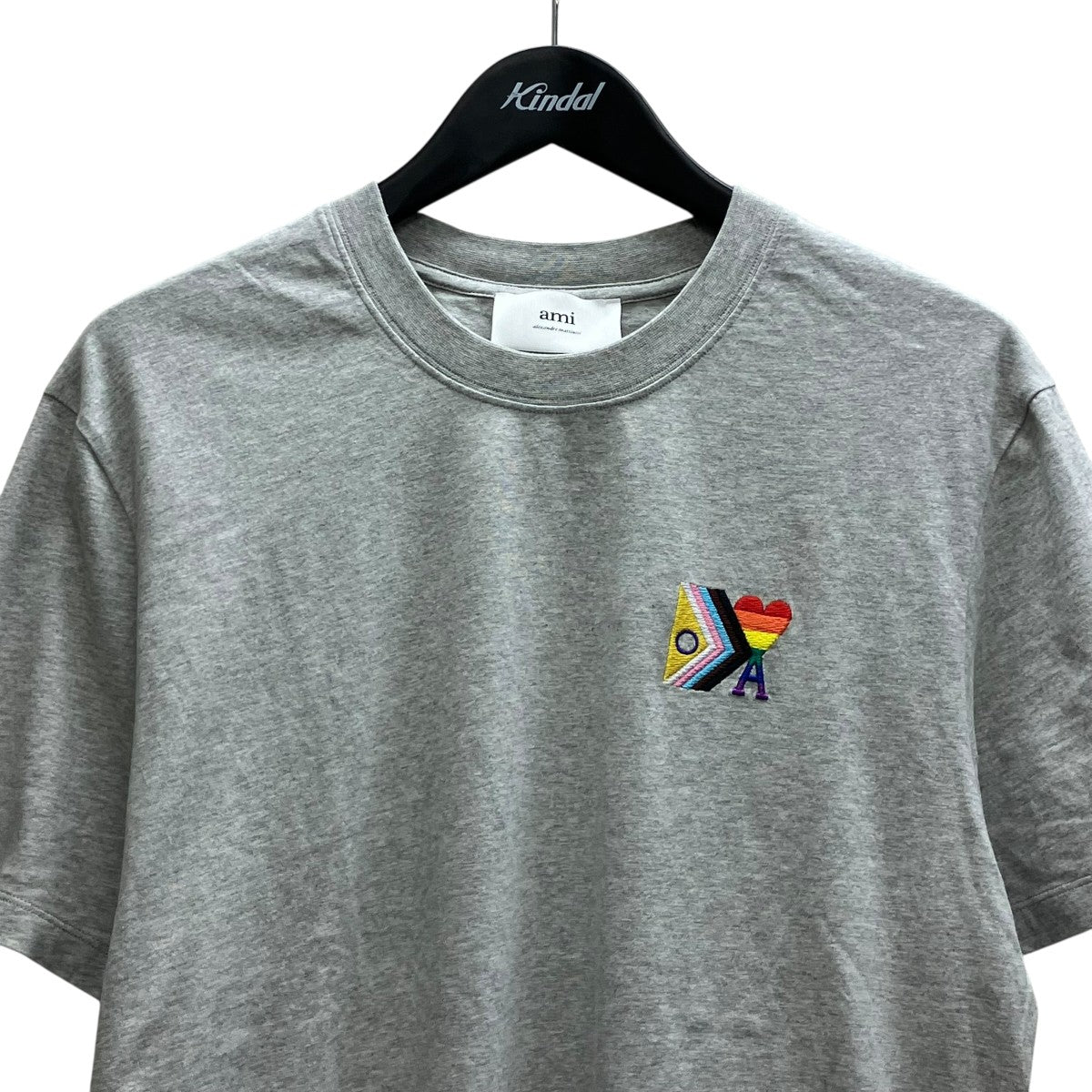 胸刺繍Tシャツ