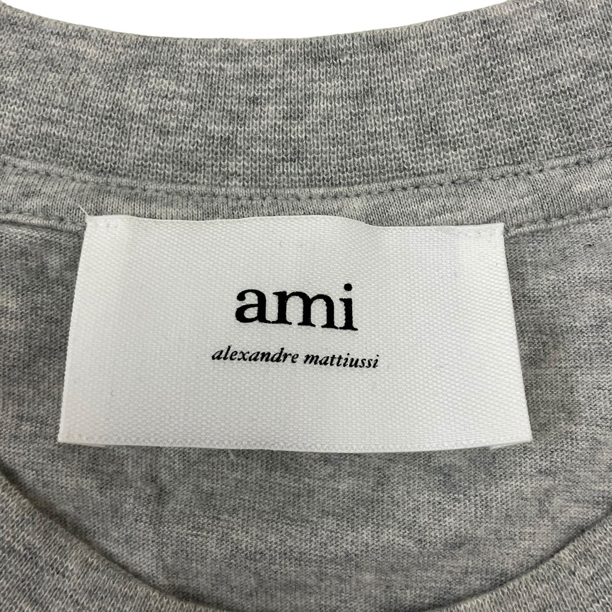 胸刺繍Tシャツ