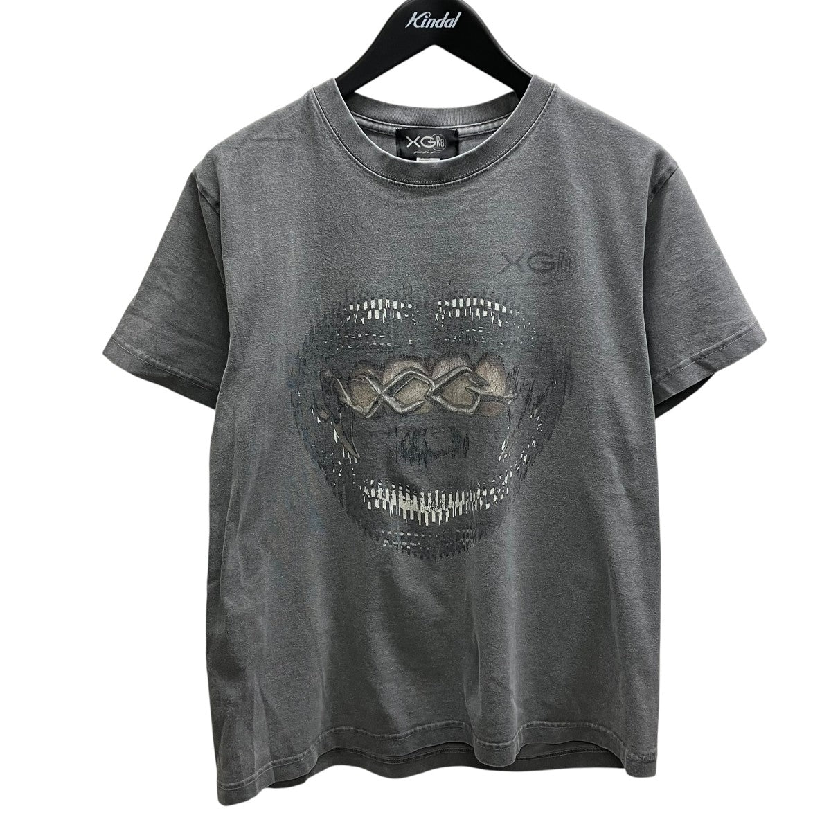 XG×R8×KOSUKE KAWAMURA プリントTシャツ グレー サイズ M｜【公式