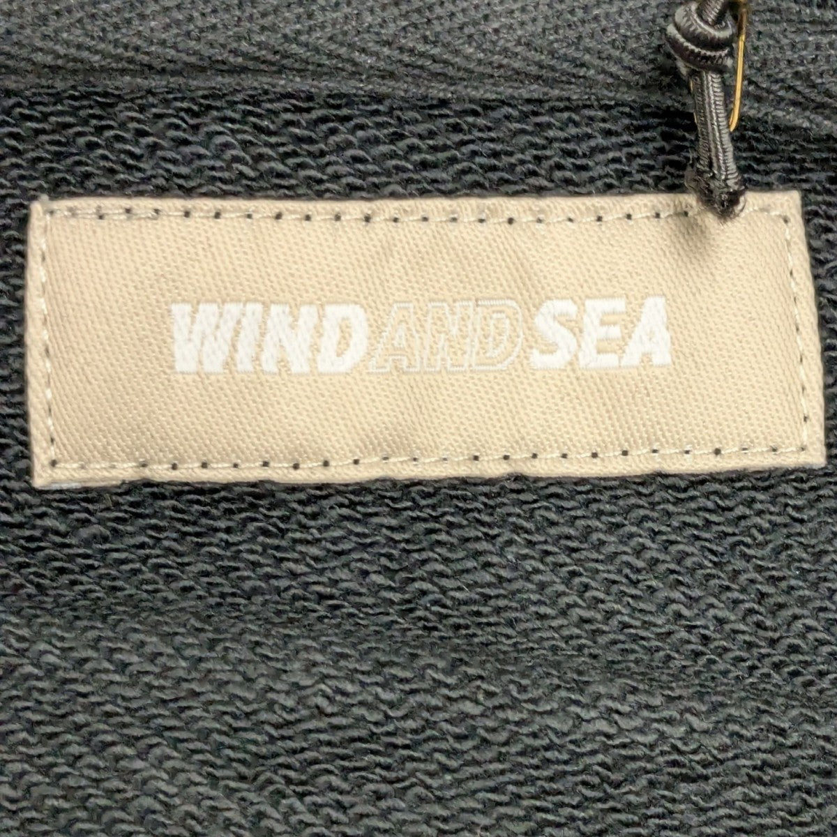 フロントロゴ刺繍フーディ